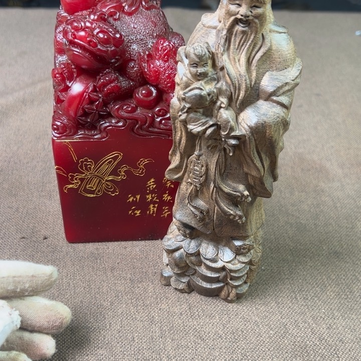 精品摆件工艺品等