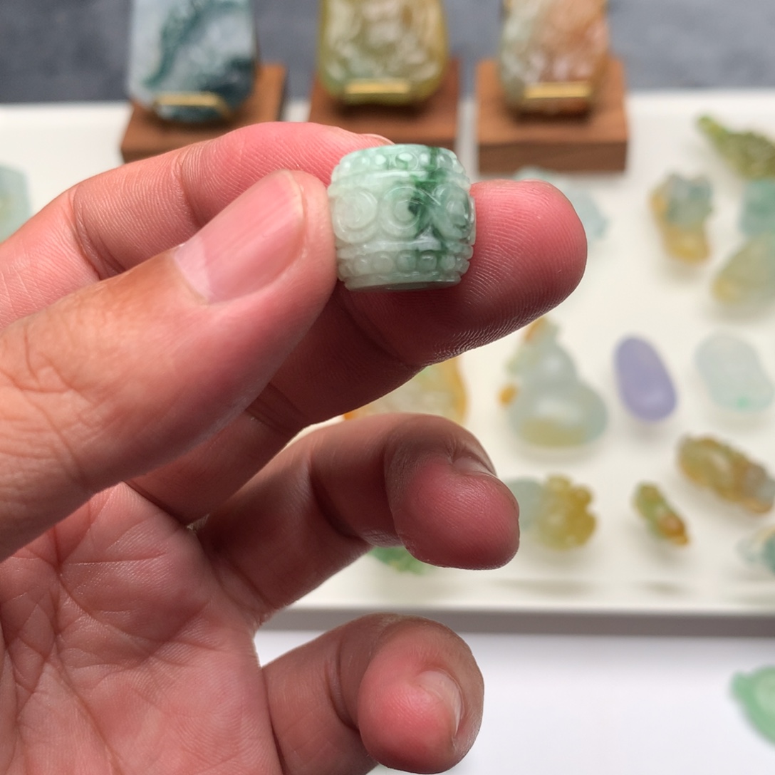 翡翠未镶嵌颈饰翡翠