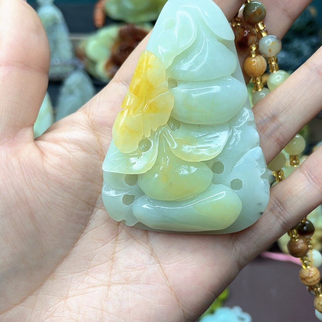 蛇纹石玉挂件未镶嵌