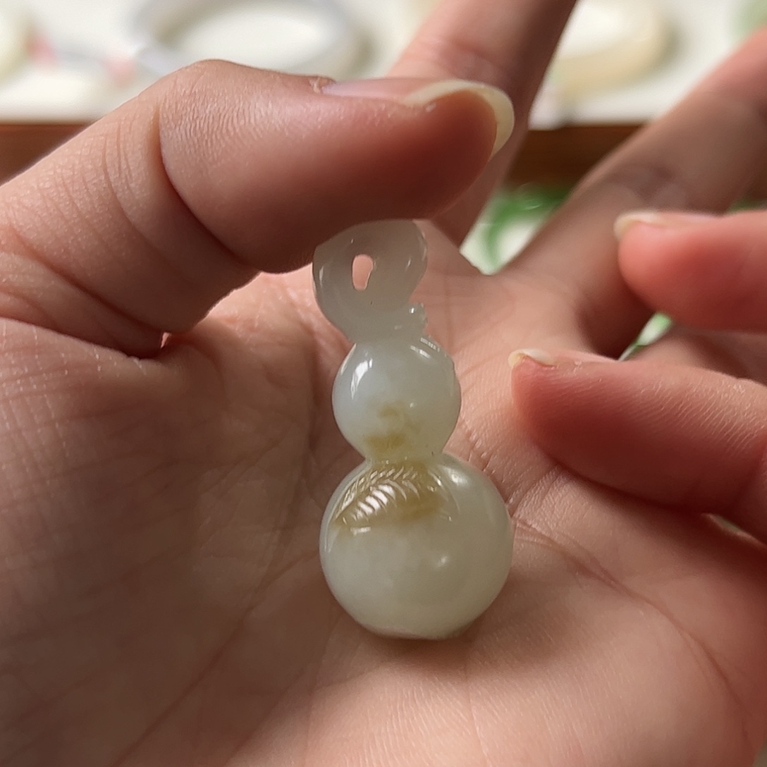 r***i和田玉未镶嵌吊坠(不含链)买断不退不换