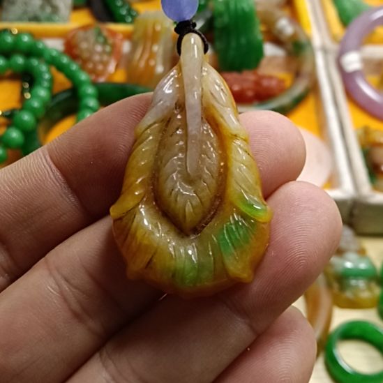 翡翠颈饰未镶嵌翡翠