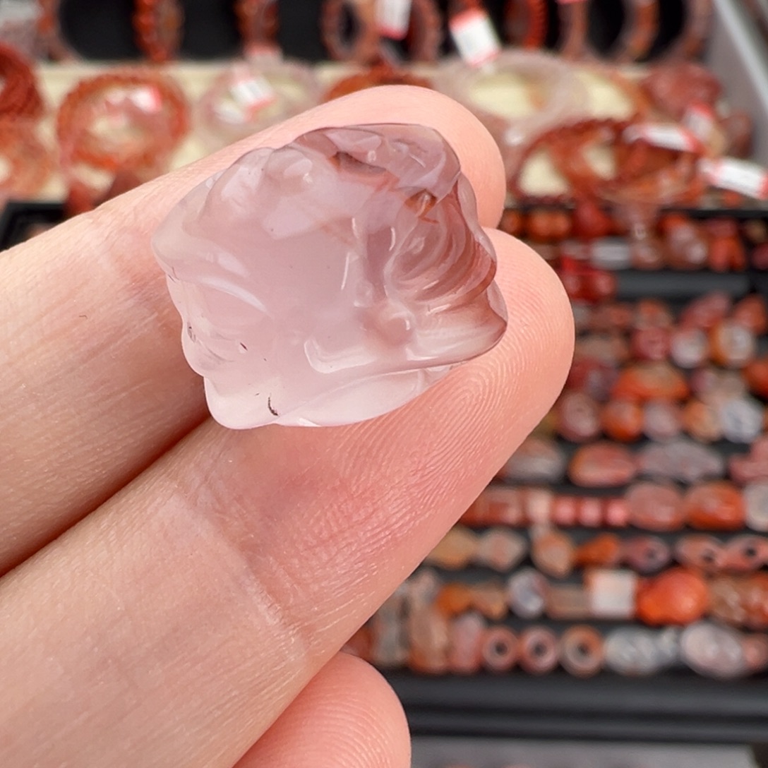 南红玛瑙未镶嵌颈饰醒狮