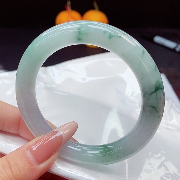 翡翠手镯未镶嵌55圈