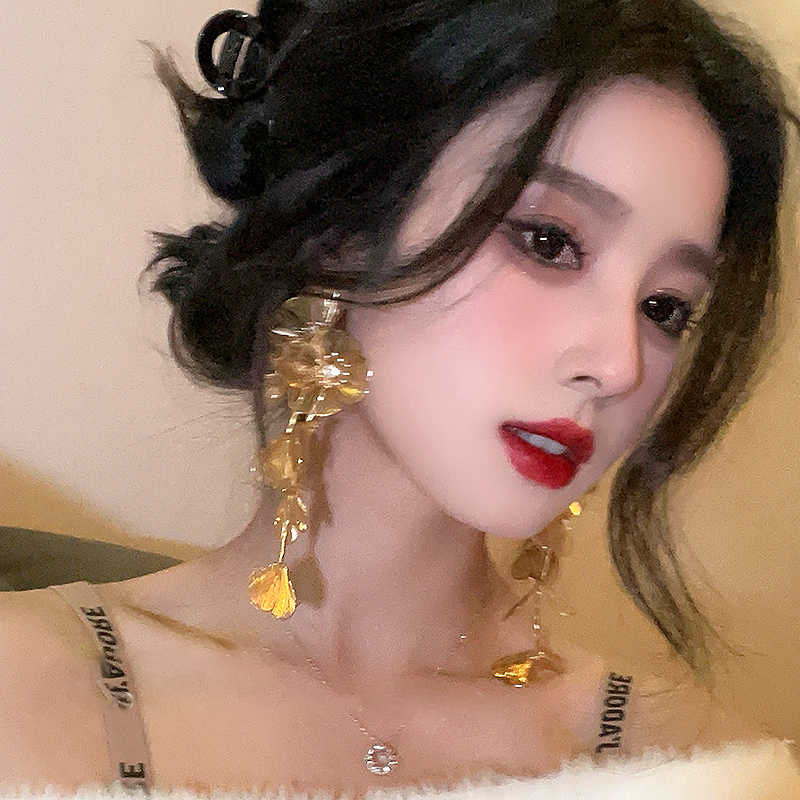 合金耳饰 金色流苏花朵耳环个性夸张圆脸轻奢高级感气质新娘耳饰