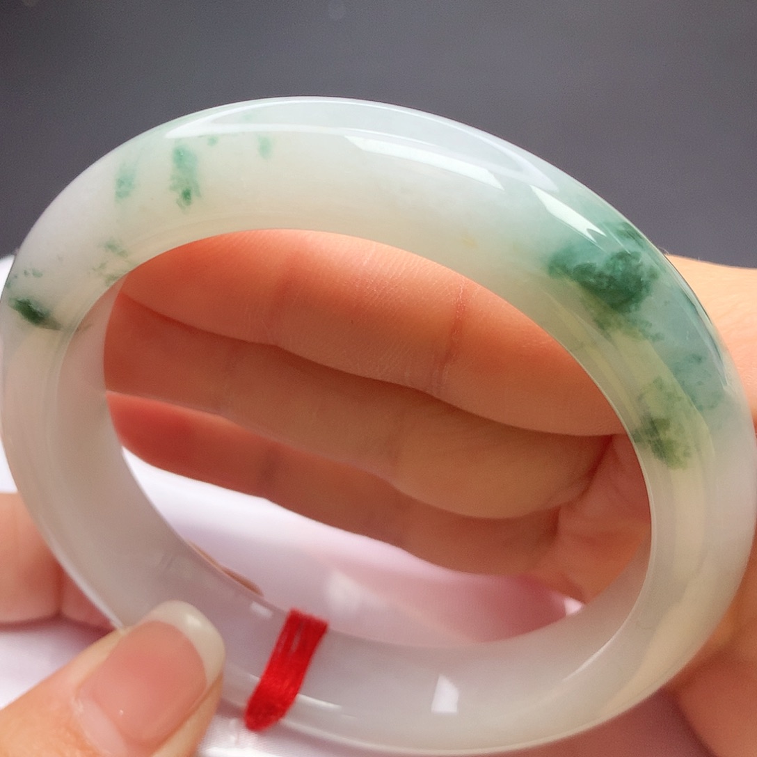 翡翠手镯未镶嵌l n n n n n n n n n