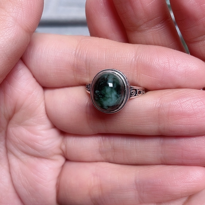 透闪石-蛇纹石玉戒指银S925镶嵌安**衣