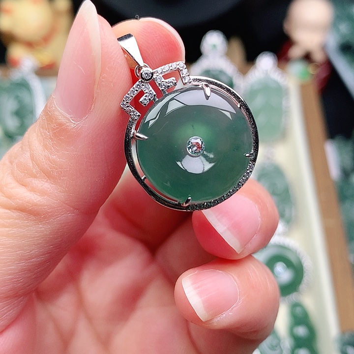 颈饰未镶嵌翡翠吊坠