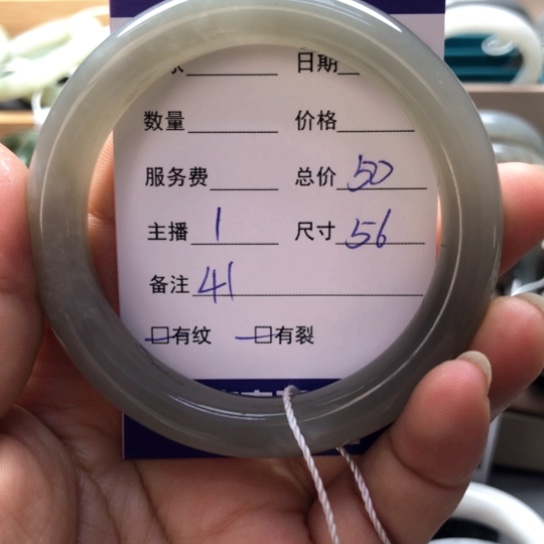 和田玉手镯未镶嵌卡***?