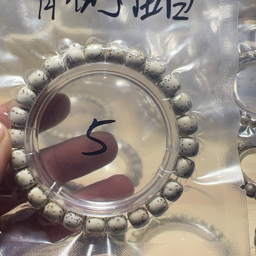 星月菩提手串月侧留白