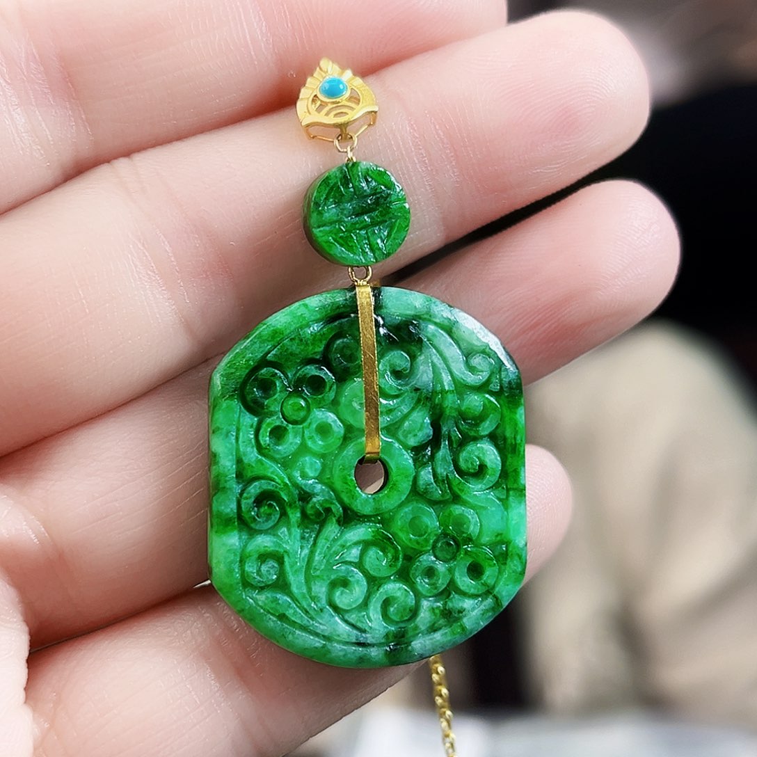 翡翠颈饰18K金镶嵌吊坠