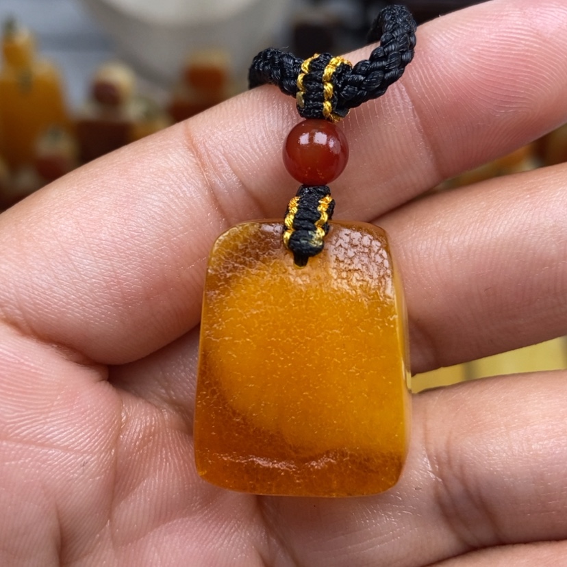 【闪购商品】琥珀颈饰未镶嵌