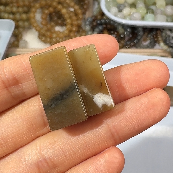 ****棠和田玉（糖玉）未镶嵌颈饰一组2个