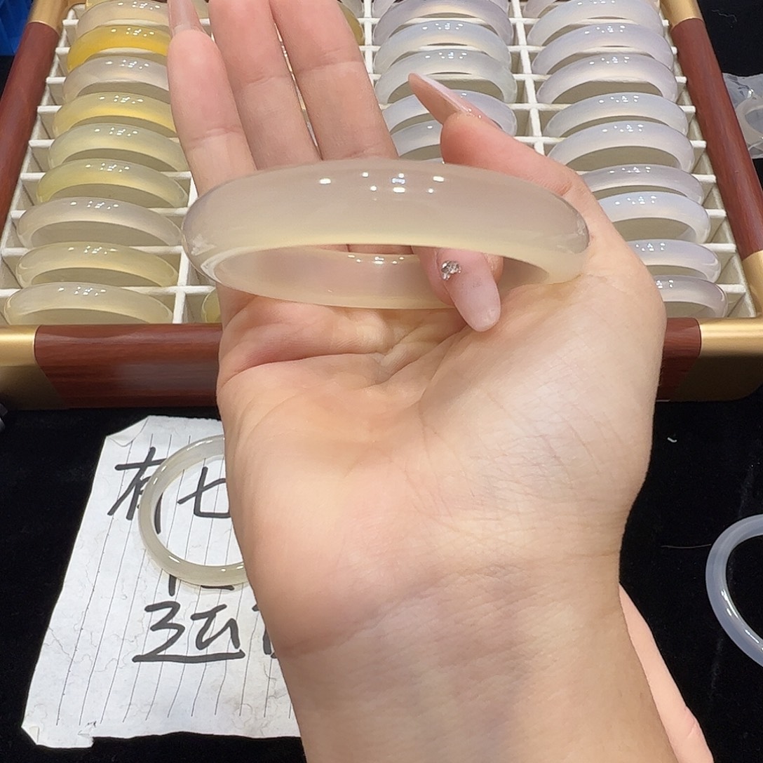 ❀***玛瑙/玉髓未镶嵌手镯