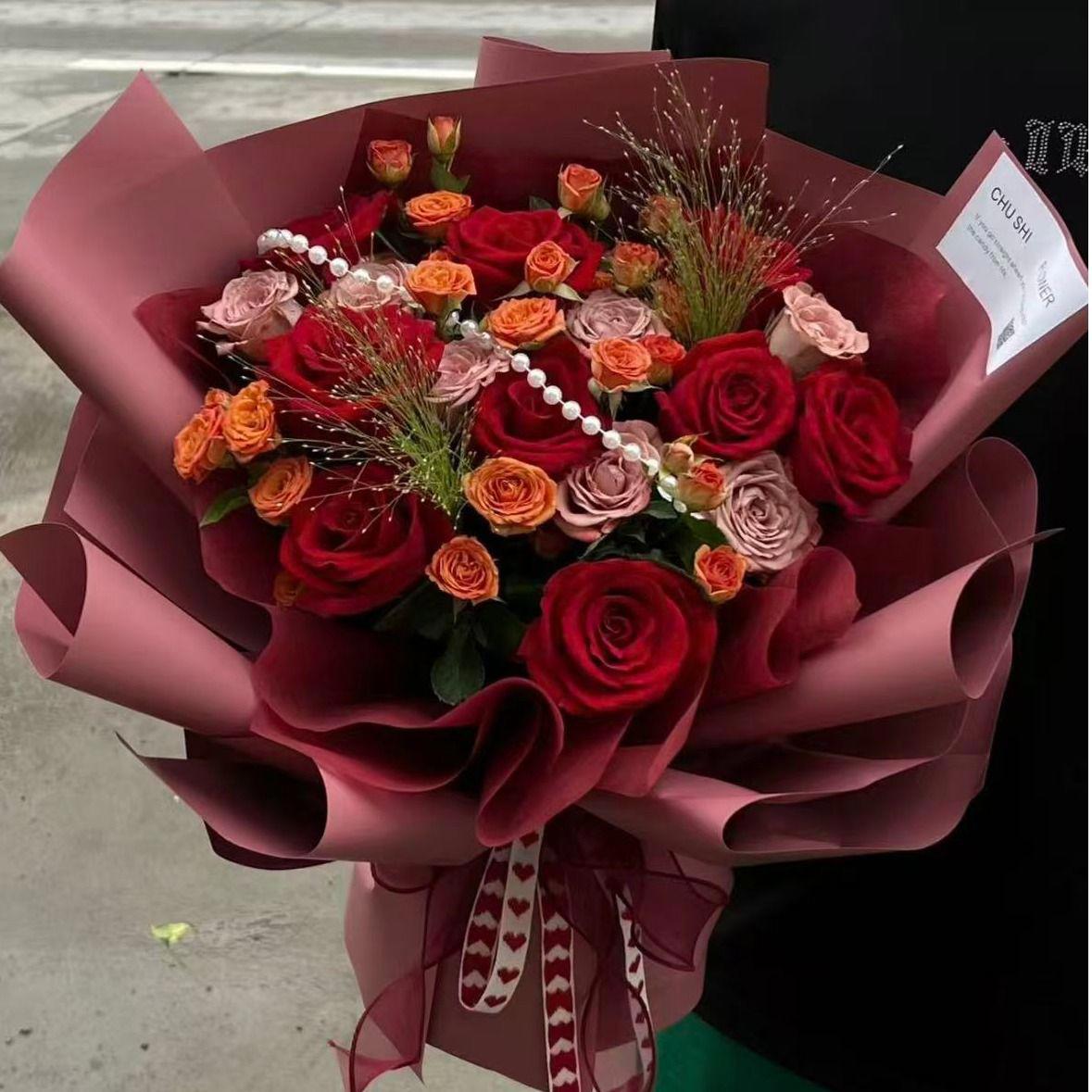 （心动代码）红玫瑰卡布奇诺巧克力泡泡玫瑰混搭花束