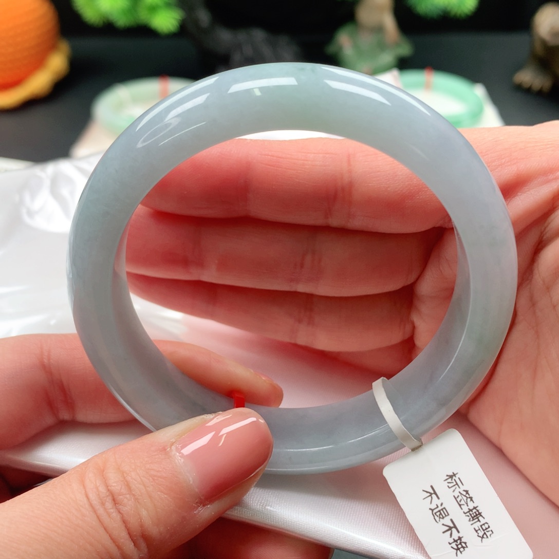 翡翠手镯未镶嵌56+蓝底飘绿