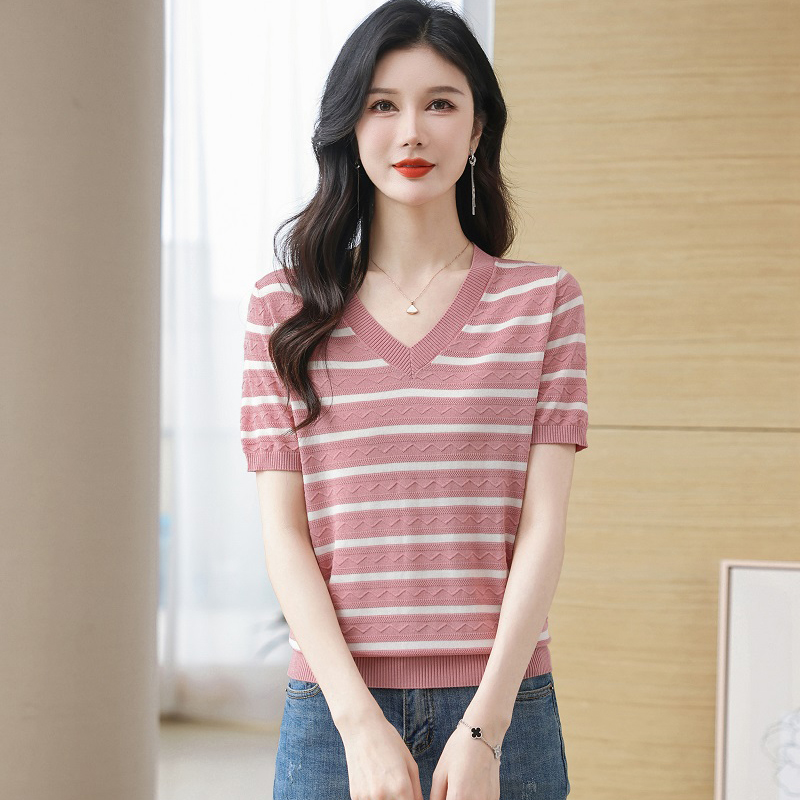 2025新款V领上衣条纹显瘦短袖T恤女中年妈妈时尚妈妈女装洋气小衫