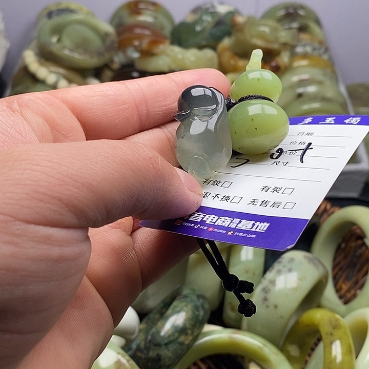 未镶嵌蛇纹石玉颈饰丫*
