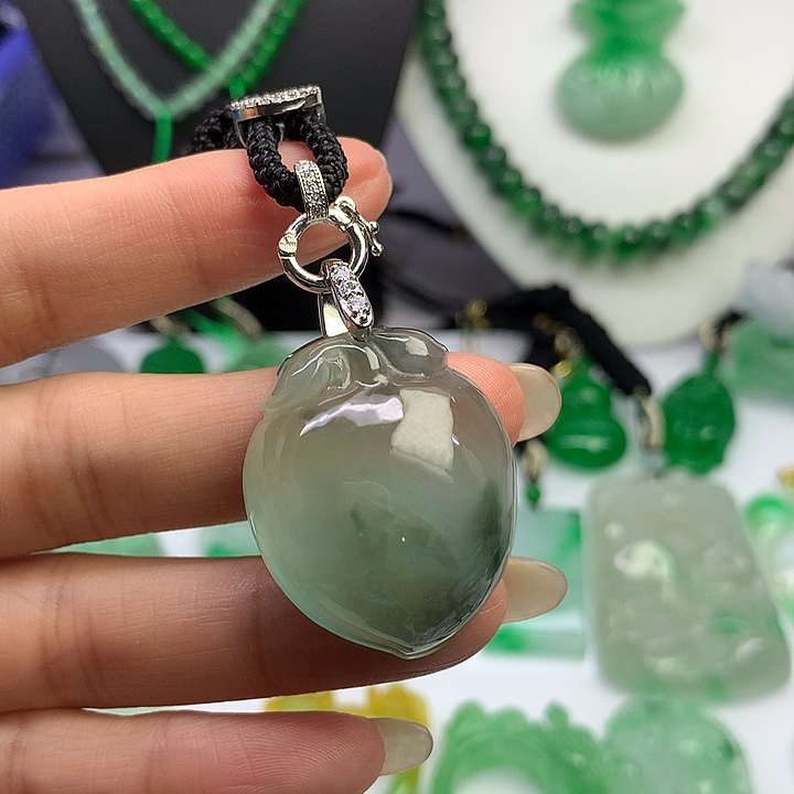 翡翠未镶嵌颈饰源头