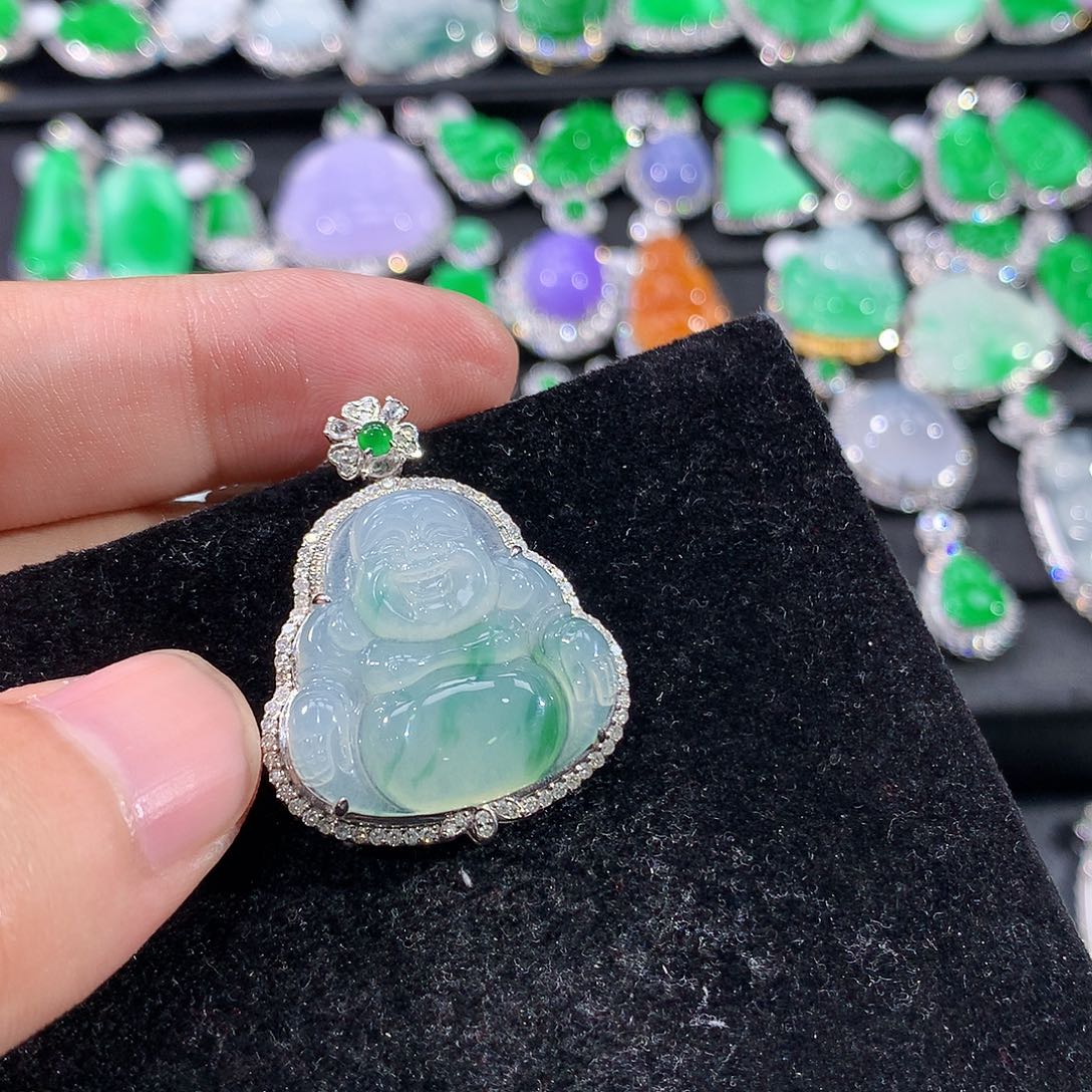 翡翠18K金镶嵌颈饰