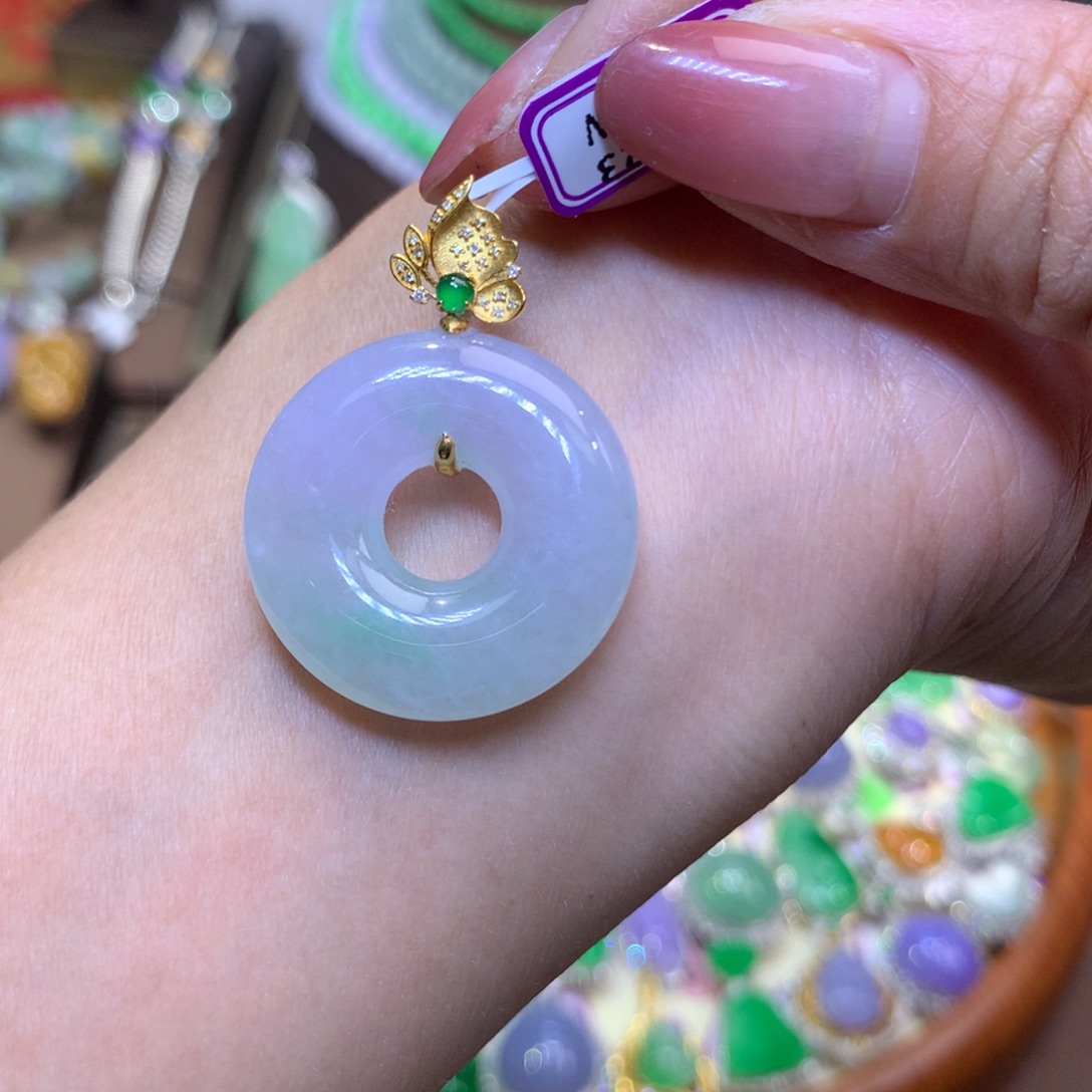 翡翠18K金镶嵌颈饰