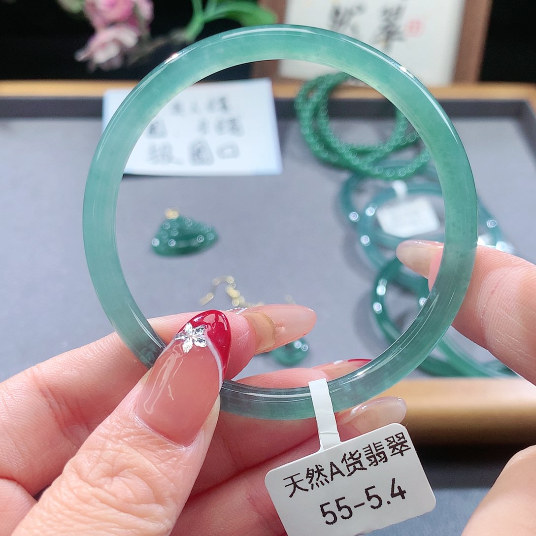 翡翠手镯（圆镯）未镶嵌