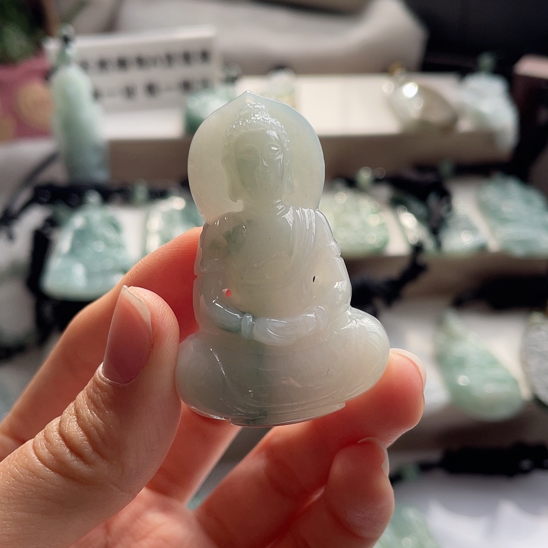 翡翠未镶嵌颈饰大日如来