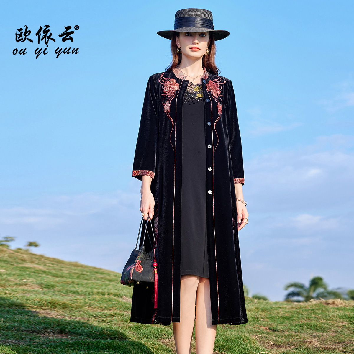 50286欧依云中老年妈妈春装长外套洋气显瘦2025新款时尚刺绣气质