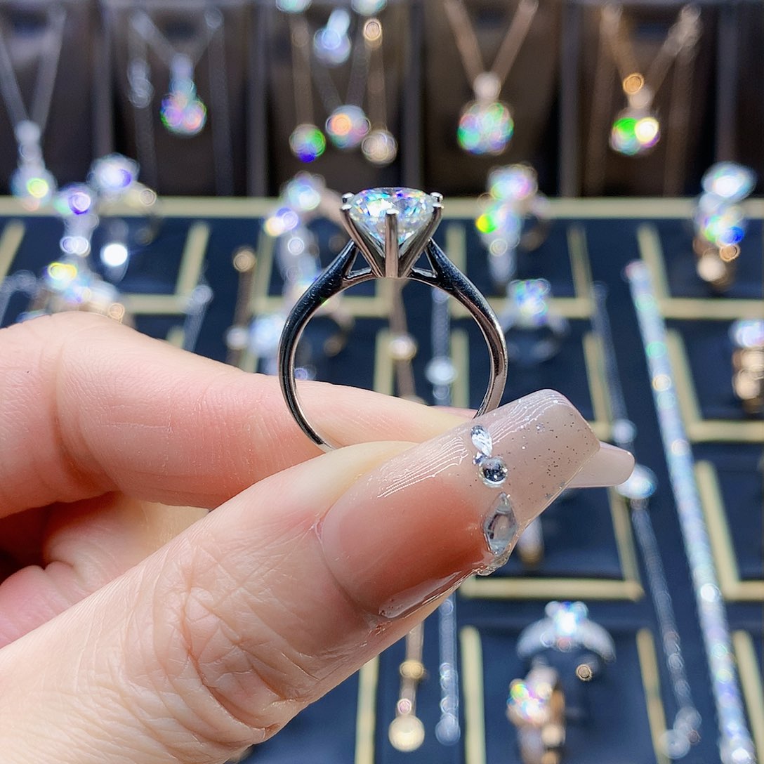 合成碳硅石（莫桑石）戒指/指环18K金镶嵌金****上