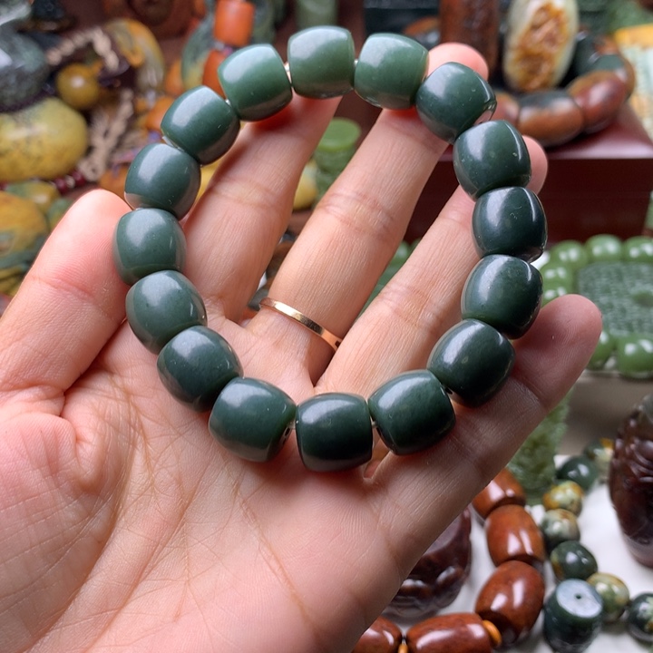 岫岩老玉（透闪石质玉）手链足铂镶嵌