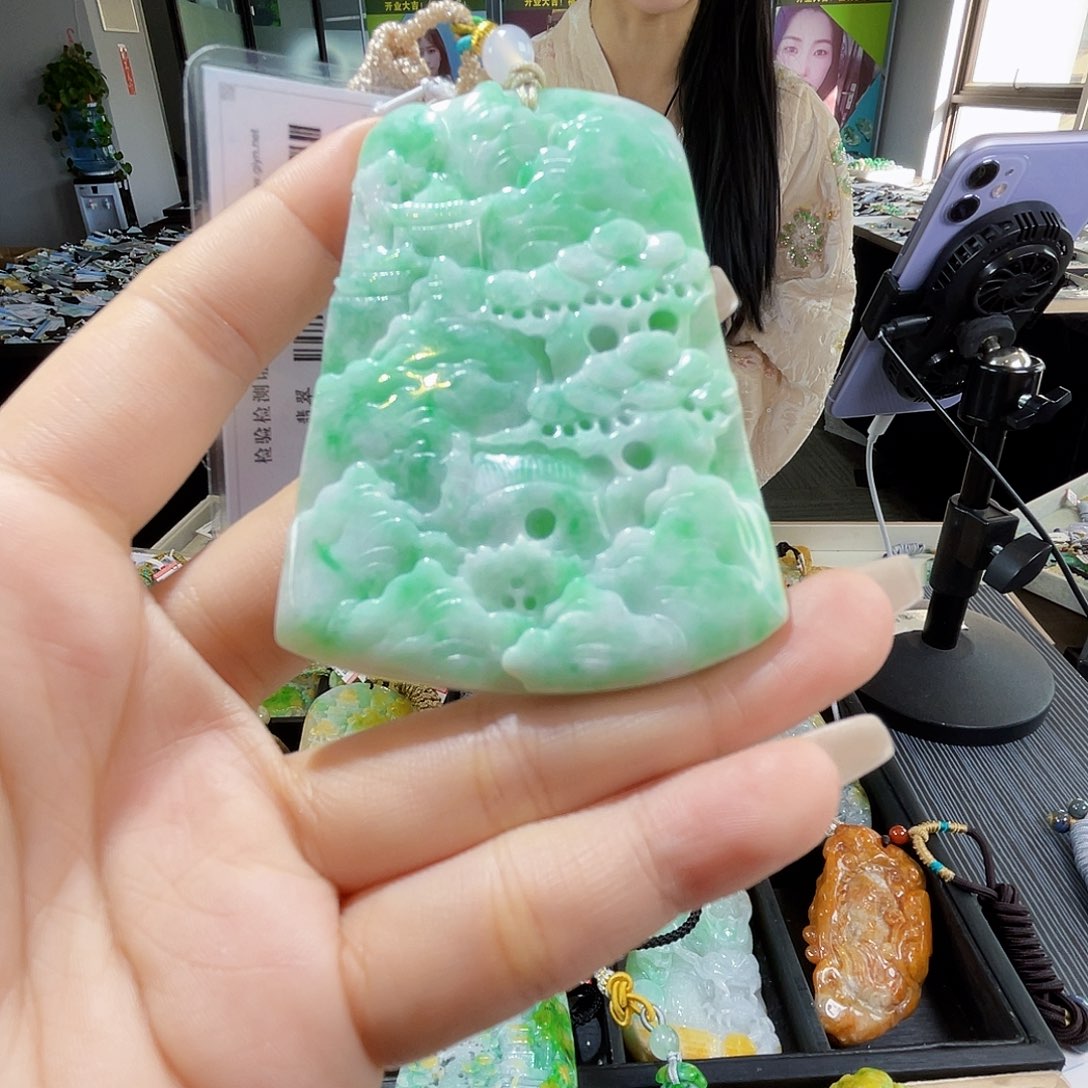 颈饰未镶嵌翡翠一