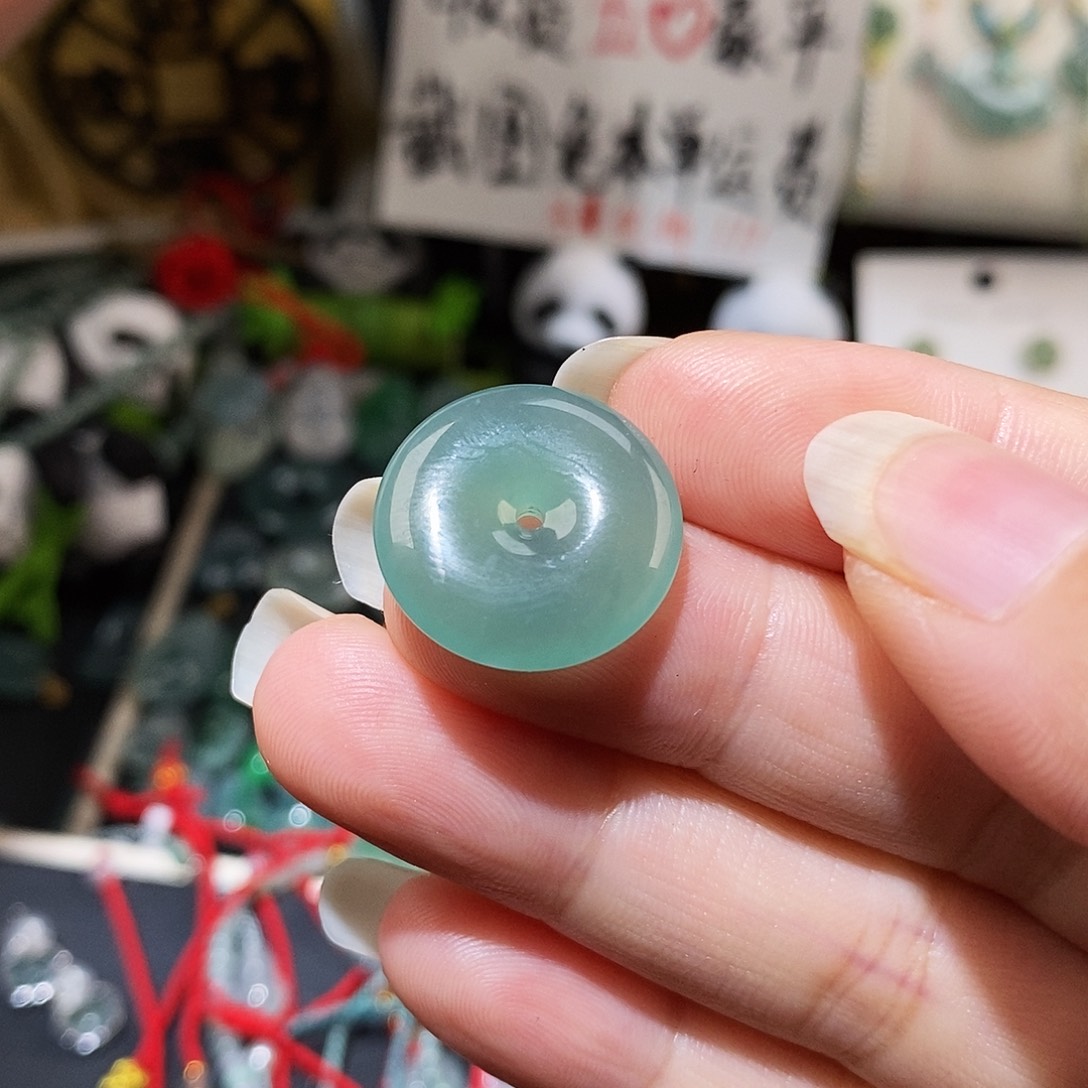 翡翠未镶嵌颈饰平安扣