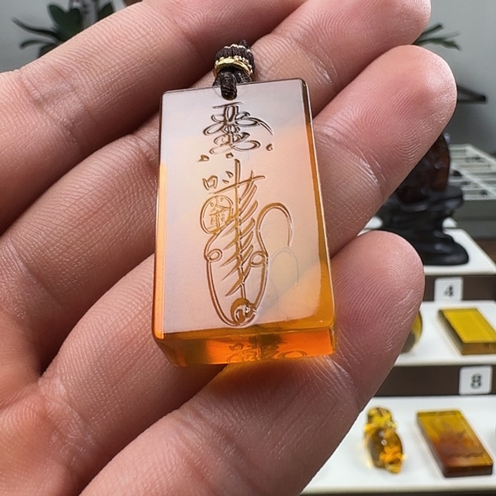 未镶嵌颈饰琥珀王元帅