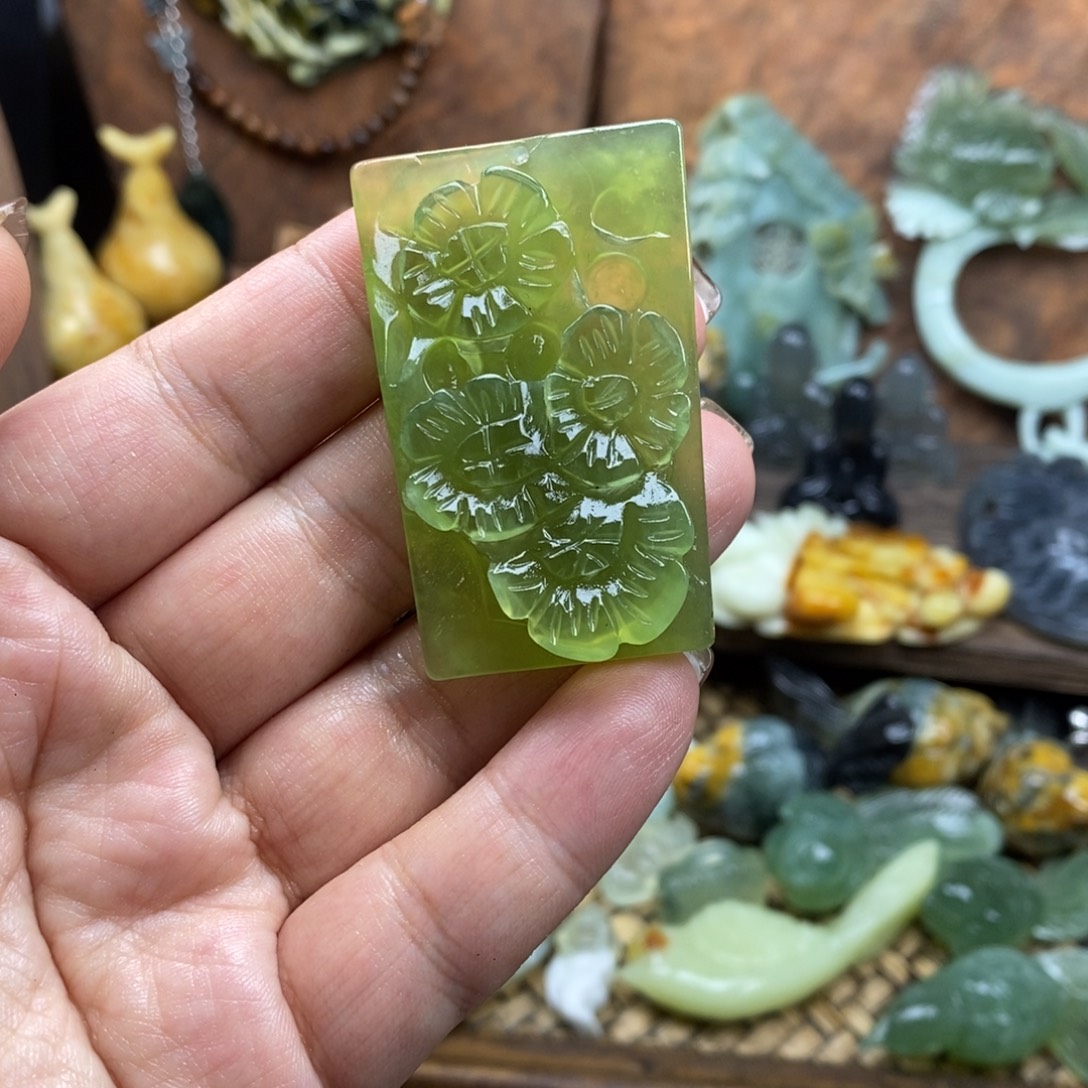 蛇纹石玉未镶嵌吊坠(赠链)