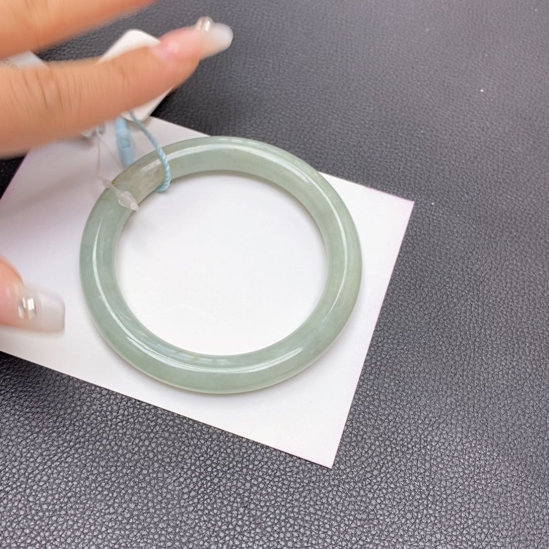 翡翠手镯未镶嵌52圈口