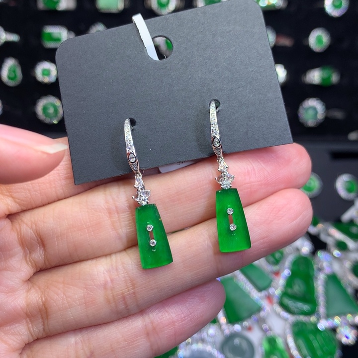 【闪购商品】翡翠耳饰18K金镶嵌天然翡翠