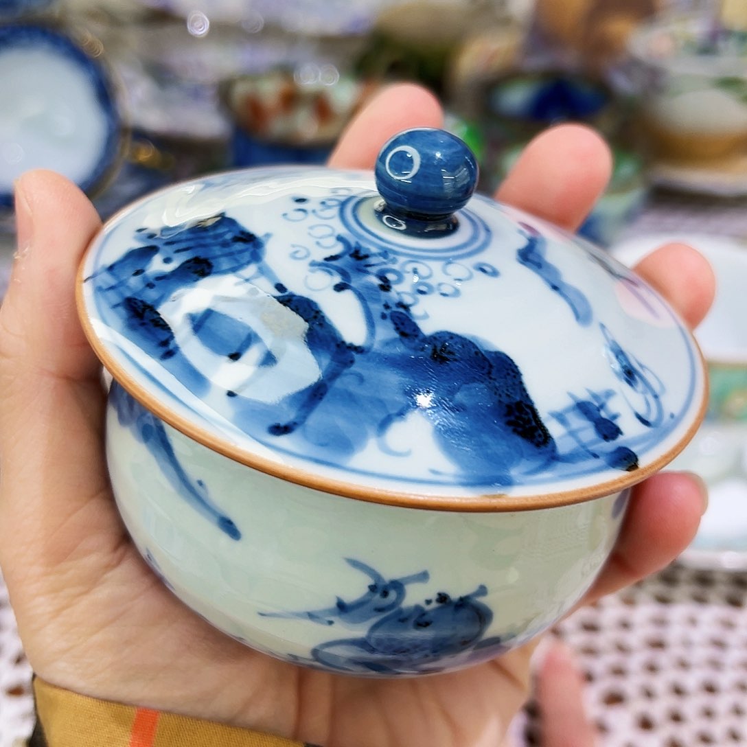 咖啡杯和咖啡杯两块巧克力一套