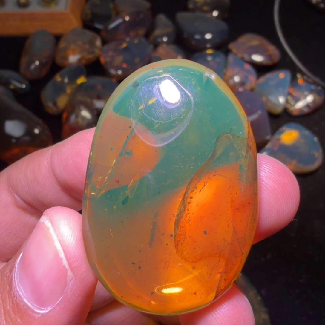 风****琥珀未镶嵌裸石，，