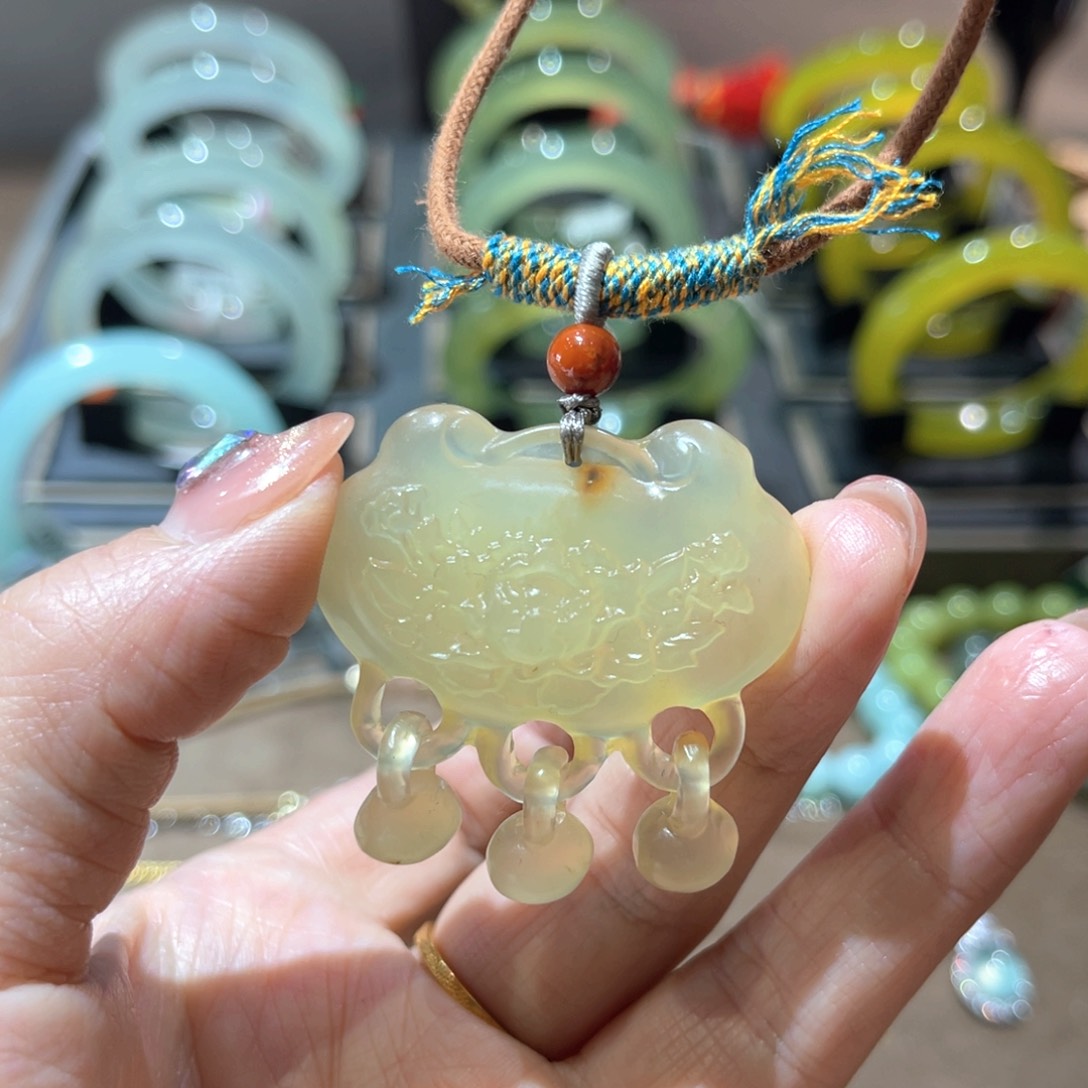 岫玉手镯未镶嵌手镯