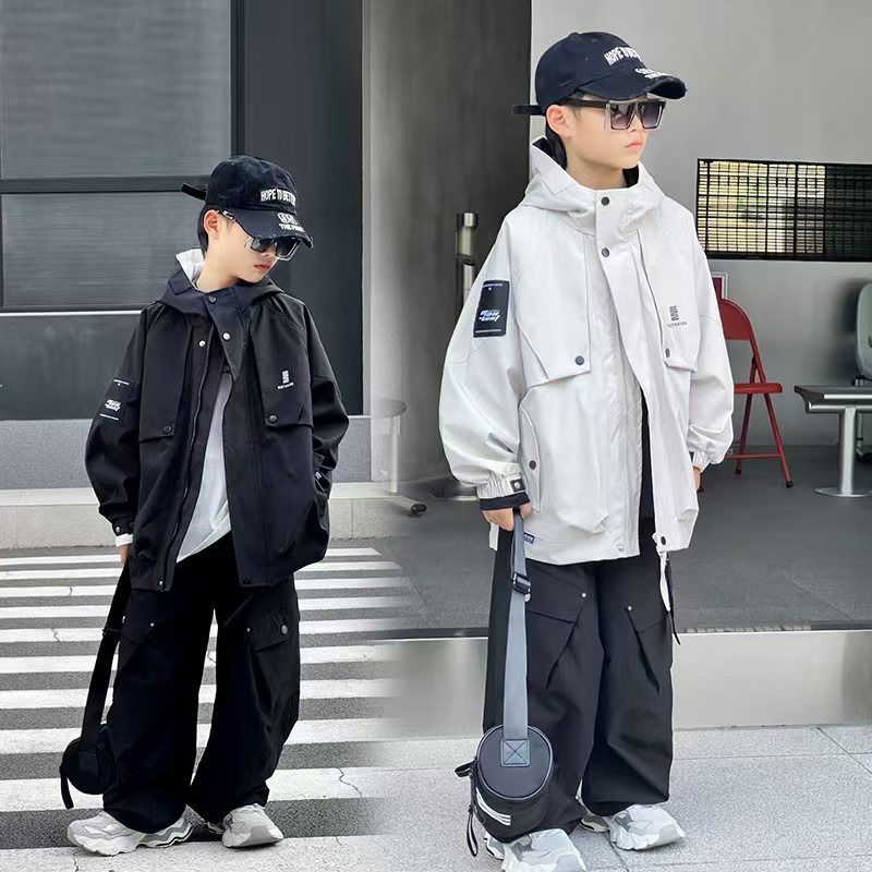 【嘟妈童装】2025男童秋季新款户外冲锋衣中大童连帽外套6001