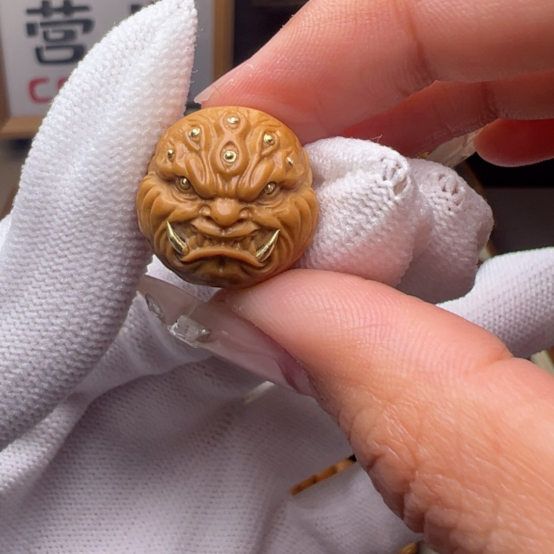 文玩核桃把件A**?镶嵌款九目獠牙18左右尺寸有正常封口线