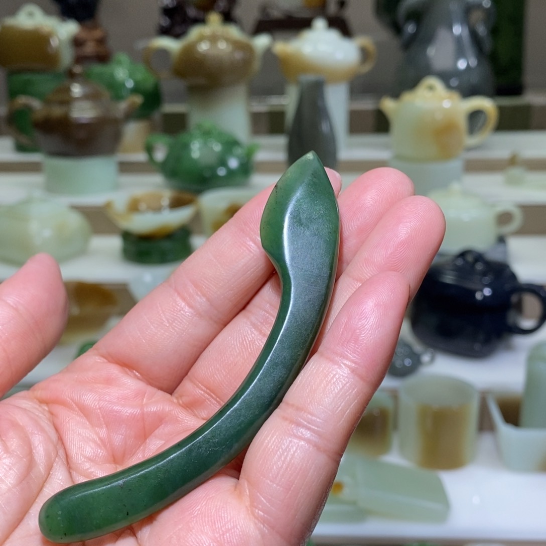 和田玉把件未镶嵌茶刀