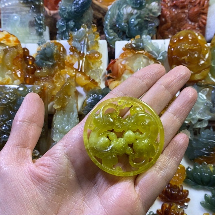 蛇纹石玉未镶嵌颈饰