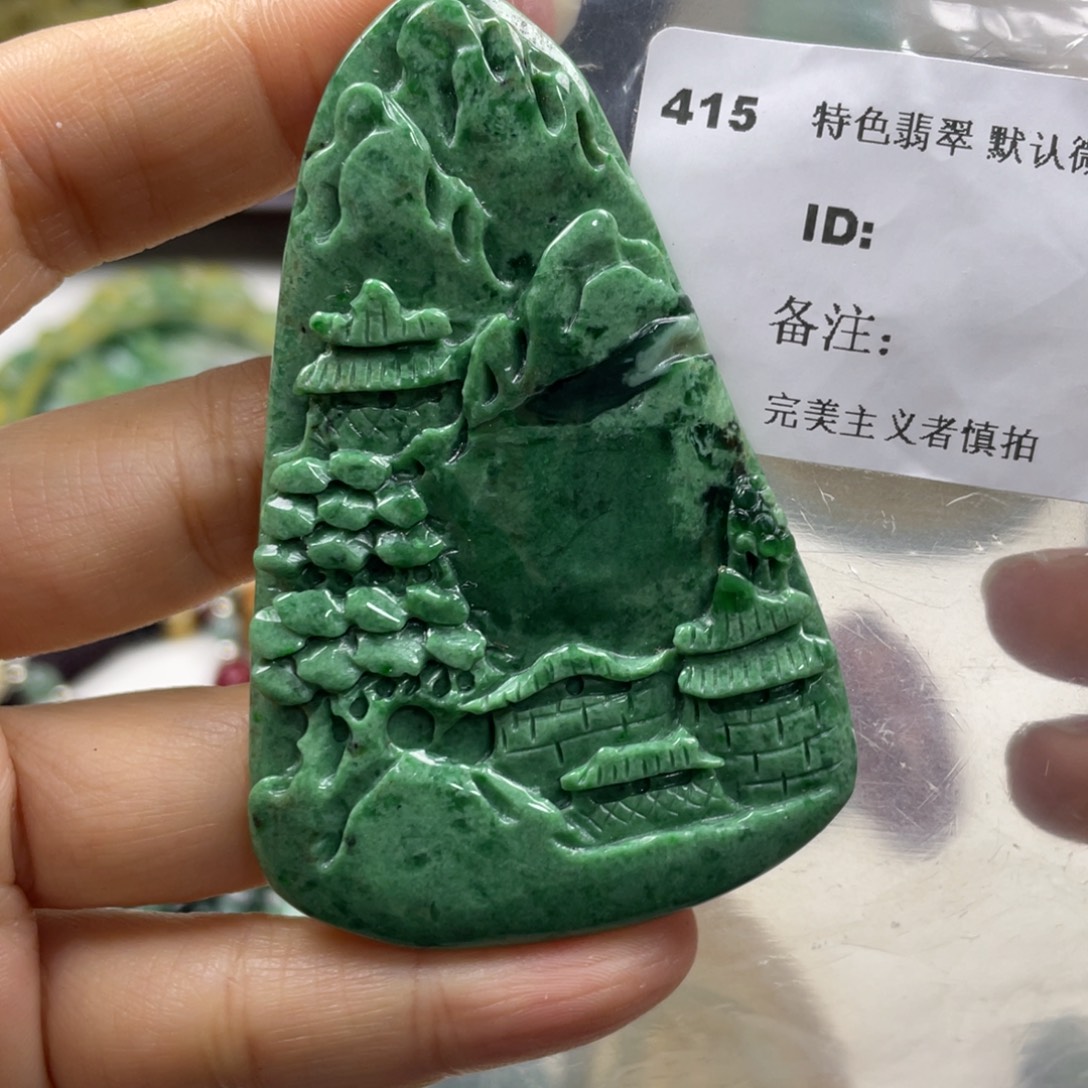 翡翠未镶嵌颈饰牌子