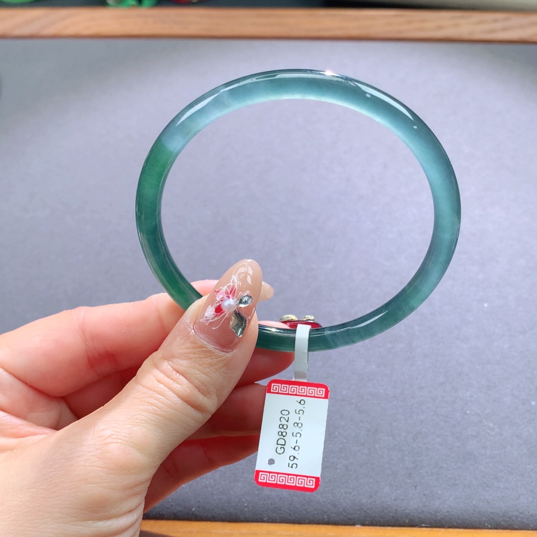 翡翠手镯未镶嵌天然翡翠手镯叮当镯