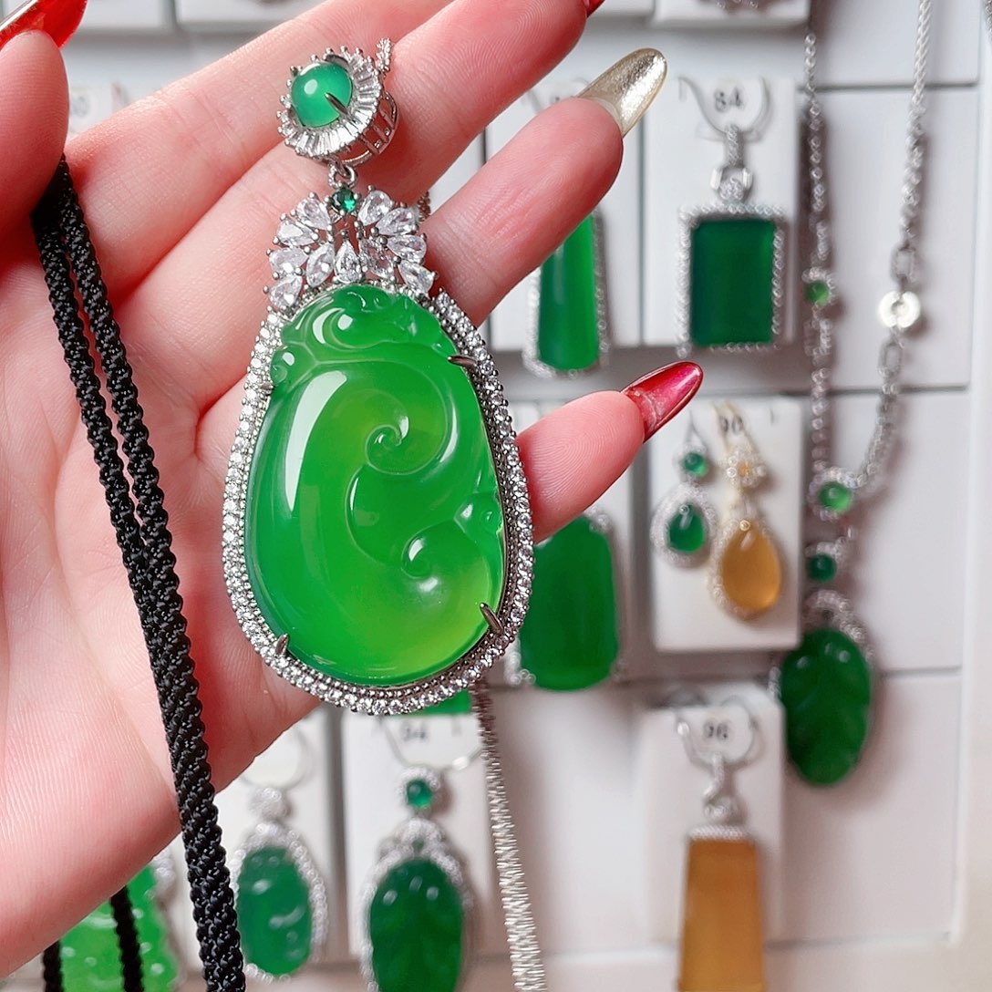 玛瑙/玉髓吊坠(赠链)未镶嵌