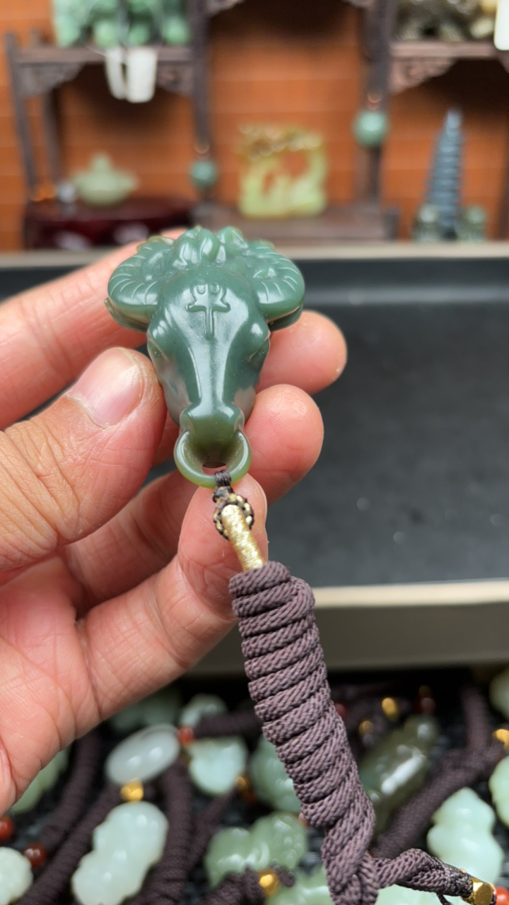 保真和田玉牛头时尚吊坠百搭精雕拍一发一手工精致气质