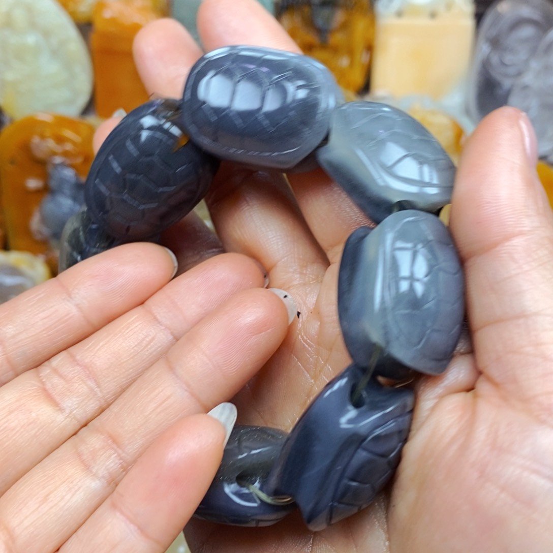 石英质玉（黄龙玉）未镶嵌颈饰