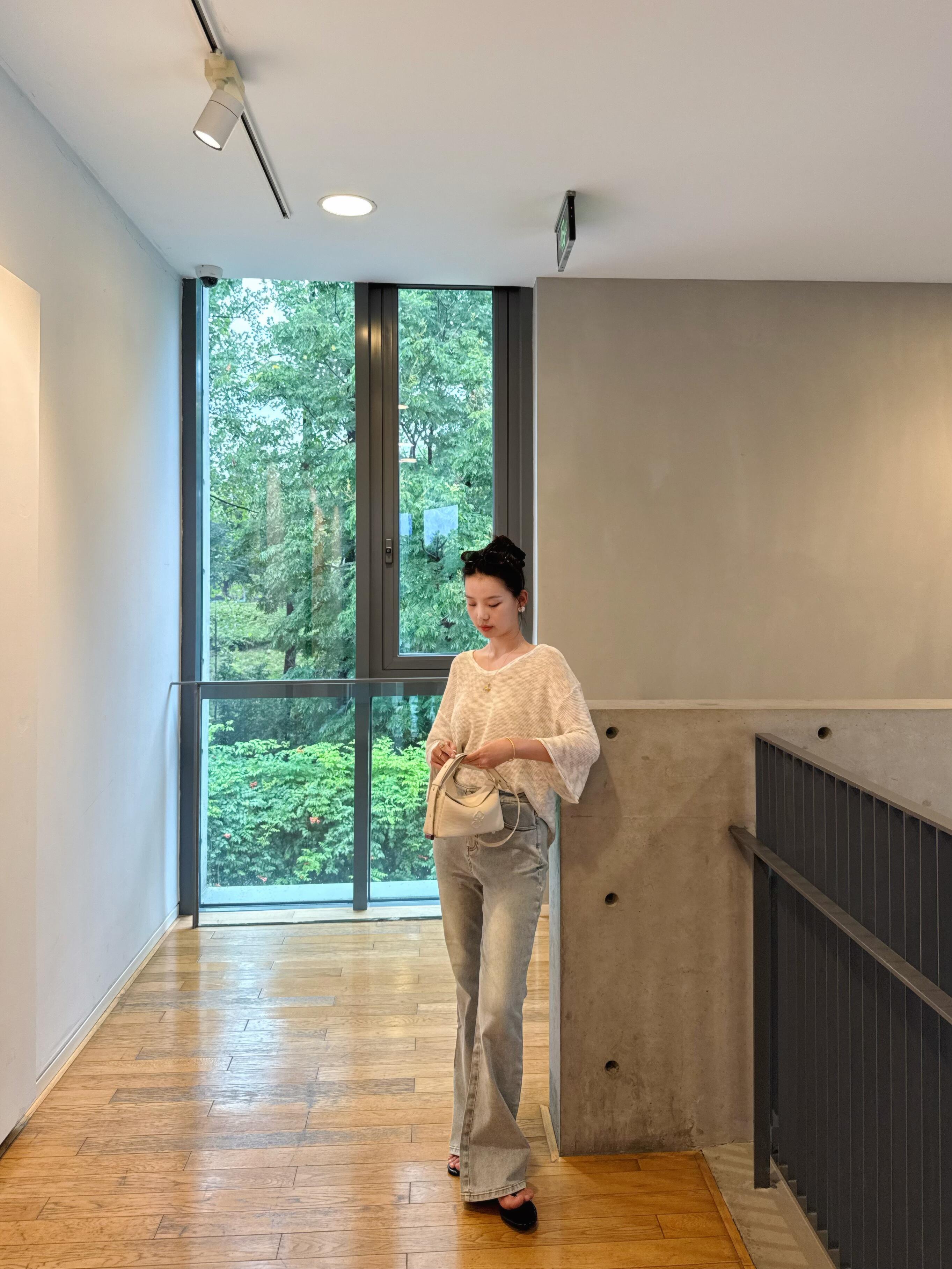 早秋新款韩系通勤气质高级感显瘦上衣休闲百搭牛仔裤洋气衣服女