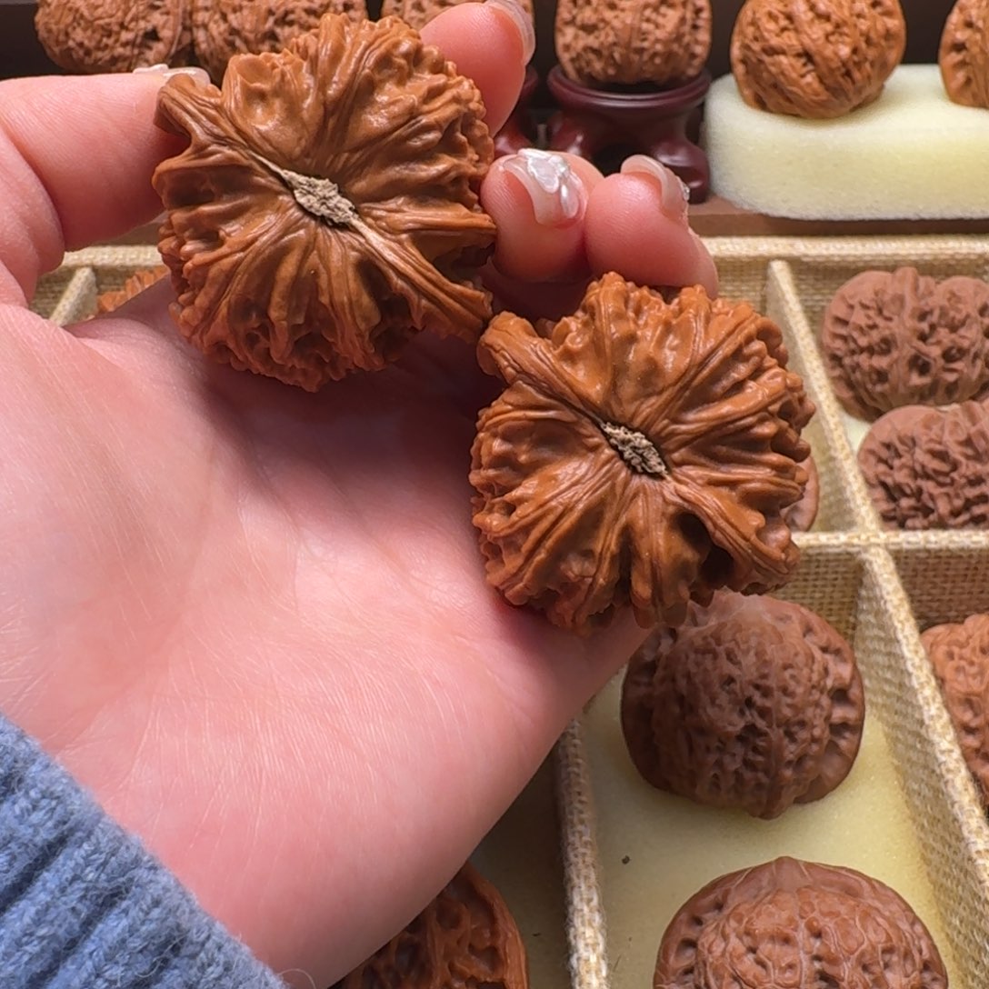 文玩核桃吊坠45白狮子