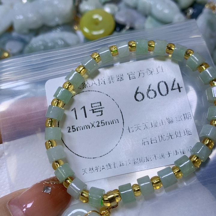 翡翠颈饰未镶嵌翡翠